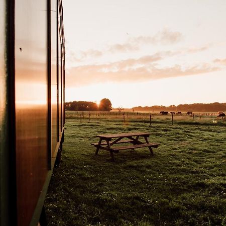 ホテル Slapen Tussen De Paarden Essen エクステリア 写真