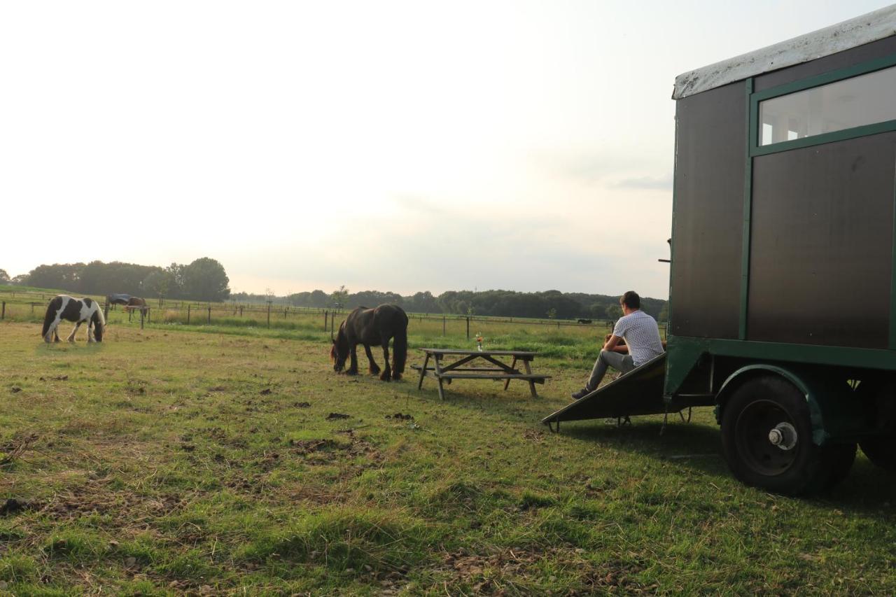 ホテル Slapen Tussen De Paarden Essen エクステリア 写真