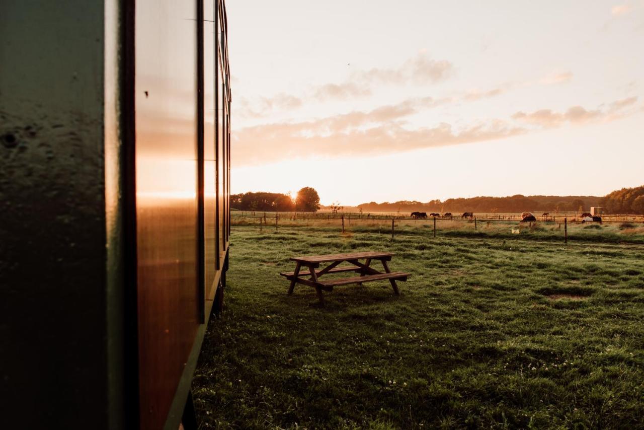 ホテル Slapen Tussen De Paarden Essen エクステリア 写真